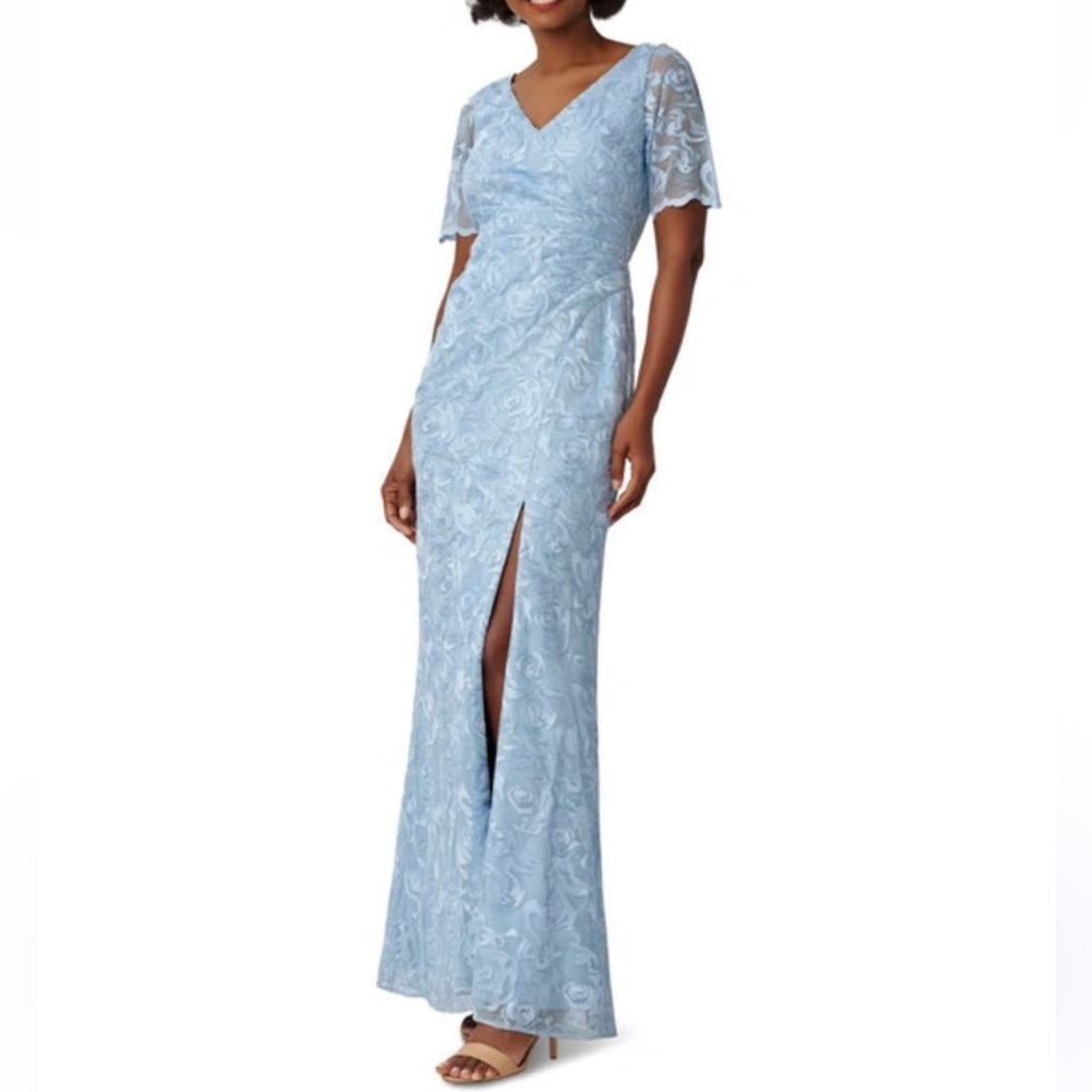 🆕 Adrianna Papell Floral Embroidered Gown in Opal Size 6